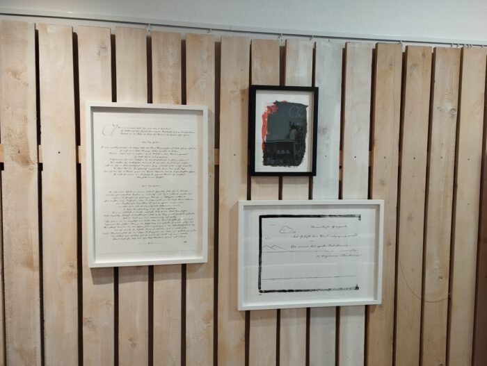 Bilder "Alleine verreisen", "Aber wir gehen weiter" und "Unendliche Horizonte", Ausstellung in der Brot-Galerie 2026