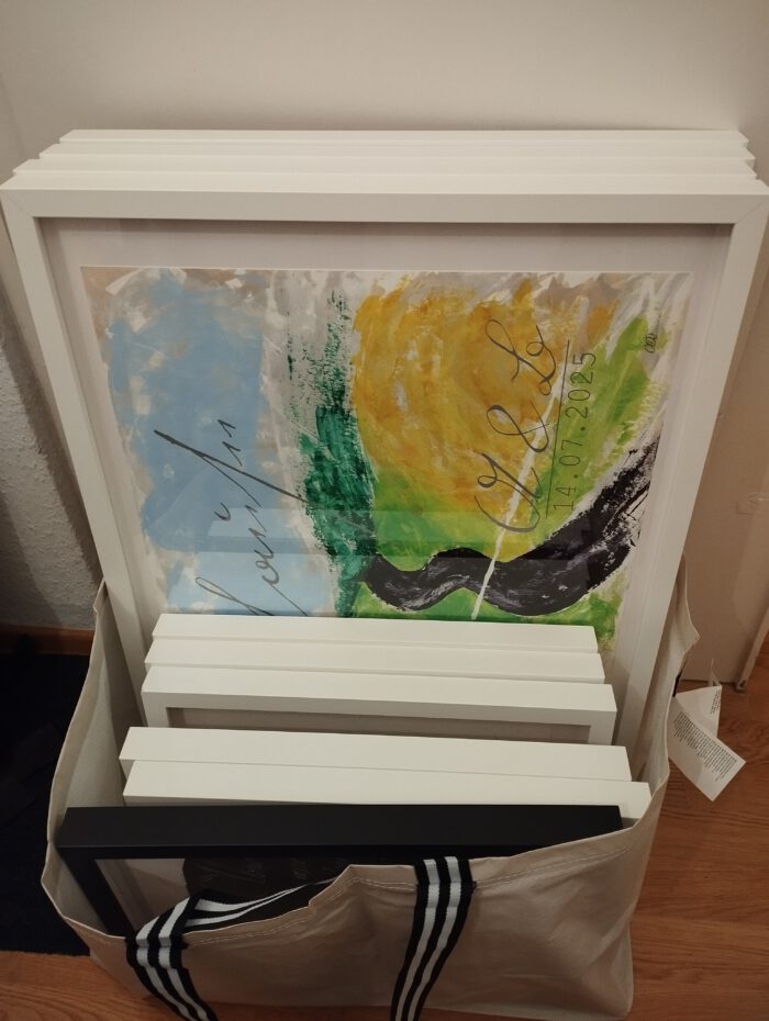 Gerahmte Bilder fertig für die Ausstellung